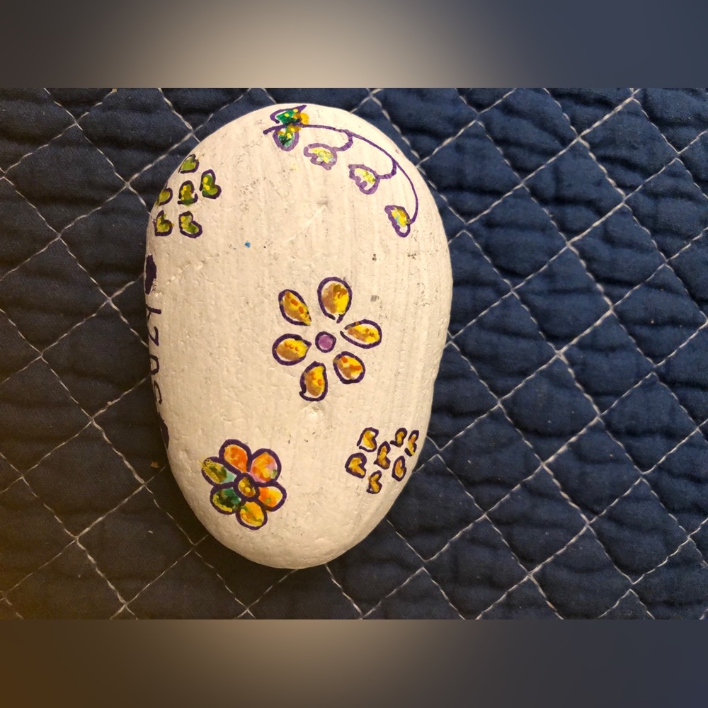 SENDING LOVE HAND PAINTED ROCK - Picture 2 of 10